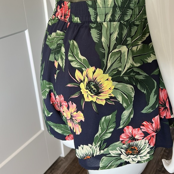 Aritzia Sunday Best Tropical Layered Shorts - Picture 10 of 16